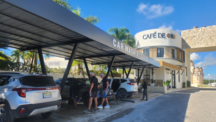 853